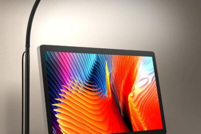 Lámpara LED de barra con brazo curvo sobre monitor en escritorio minimalista 71uxR31Qn0L. AC SL1500