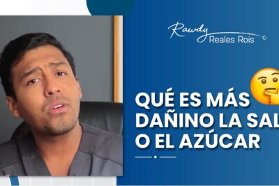 Hombre con uniforme médico pensativo junto al texto explicativo sobre si la sal o el azúcar es más dañino M4 pmgPvVM0