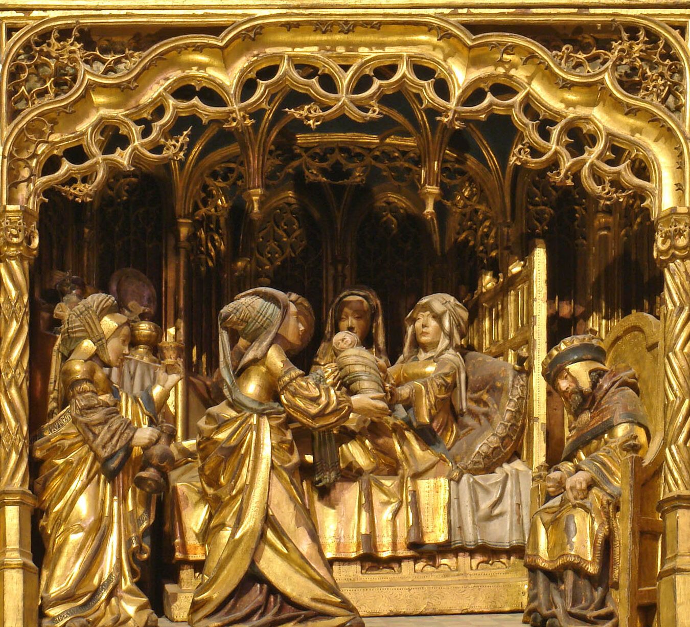 Relieve gótico dorado con escena del Nacimiento y figuras ofreciendo al niño, aprende todo sobre reportajes cuales son los mas interesantes que has leido hasta ahora.