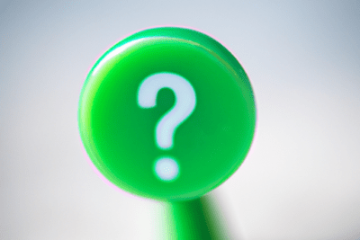 Icono verde con signo de interrogación que simboliza dudas sobre bizum pendiente ha caducado que significa y que hacer.