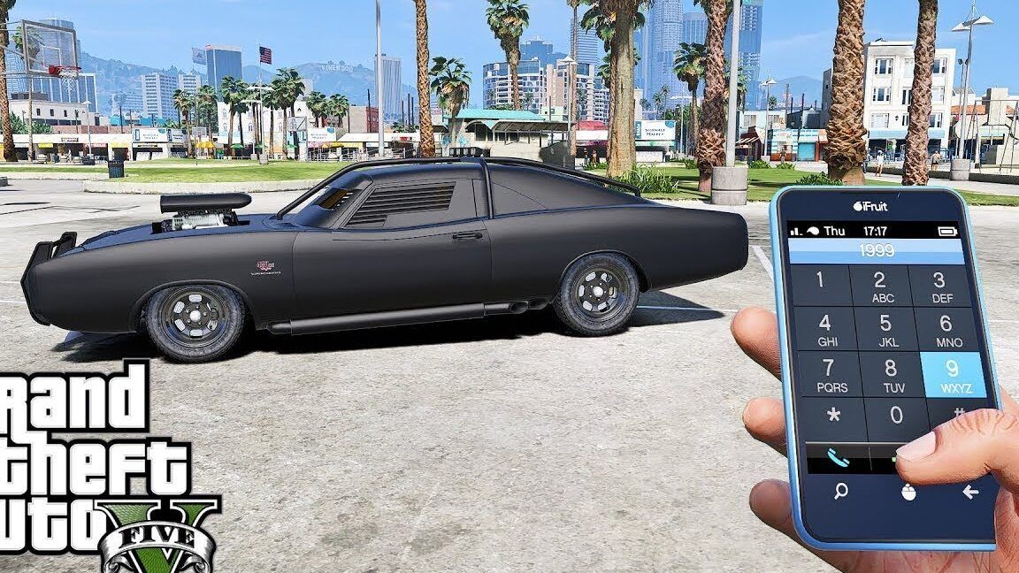 Captura de GTA V con un coche clásico estacionado y un smartphone en primer plano que ilustra cómo descubre como utilizar el gato del coche en gta 5 de manera efectiva 1