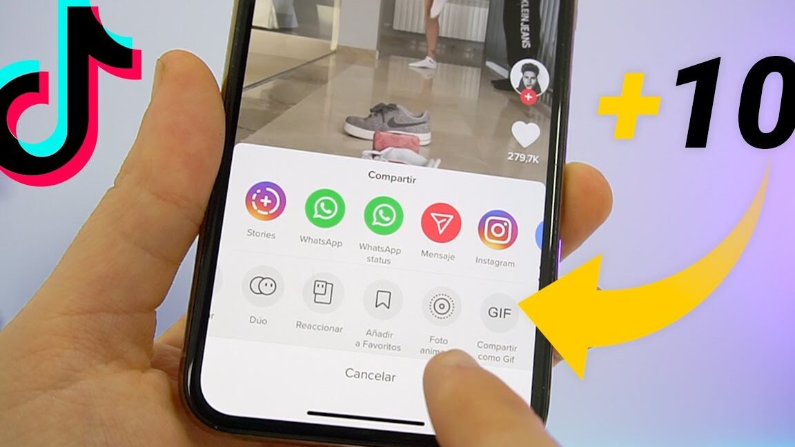 Mano sosteniendo un móvil que muestra el menú de compartir de TikTok con iconos de WhatsApp, Instagram y la opción GIF mientras un dedo pulsa y descubre el gran significado de dar un toque en facebook