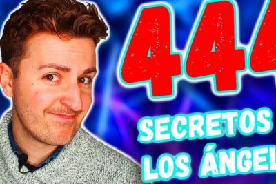 Descubre el significado de ver 4444 que mensajes te esta enviando el universo, miniatura con hombre sonriente y grandes números rojos 4444 sobre fondo azul
