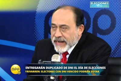 Presentador de noticiero hablando sobre duplicado de DNI para dni votar