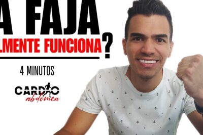 Hombre sonriente con camiseta blanca y puño en alto junto al texto que pregunta si dormir faja realmente funciona