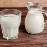 ¿Es peligroso beber 1 litro de leche al día? Descubre qué sucede si lo haces de día y de noche