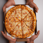 ¿Es seguro comer pizza caducada 15 días? Conoce la verdad detrás de este debate