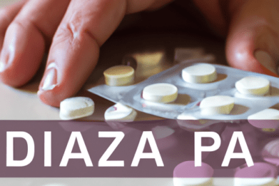 Es seguro consumir diazepam 5 mg caducado descubre los riesgos y precauciones: blíster de pastillas redondas y mano en primer plano