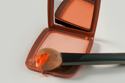 Compacto de maquillaje cremoso naranja con espejo y brocha, es seguro utilizar maquillaje caducado sin abrir