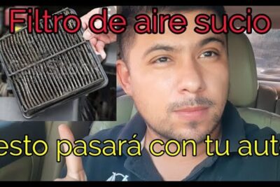 Filtro aire sucio retirado de un automóvil junto a una persona señalando el problema