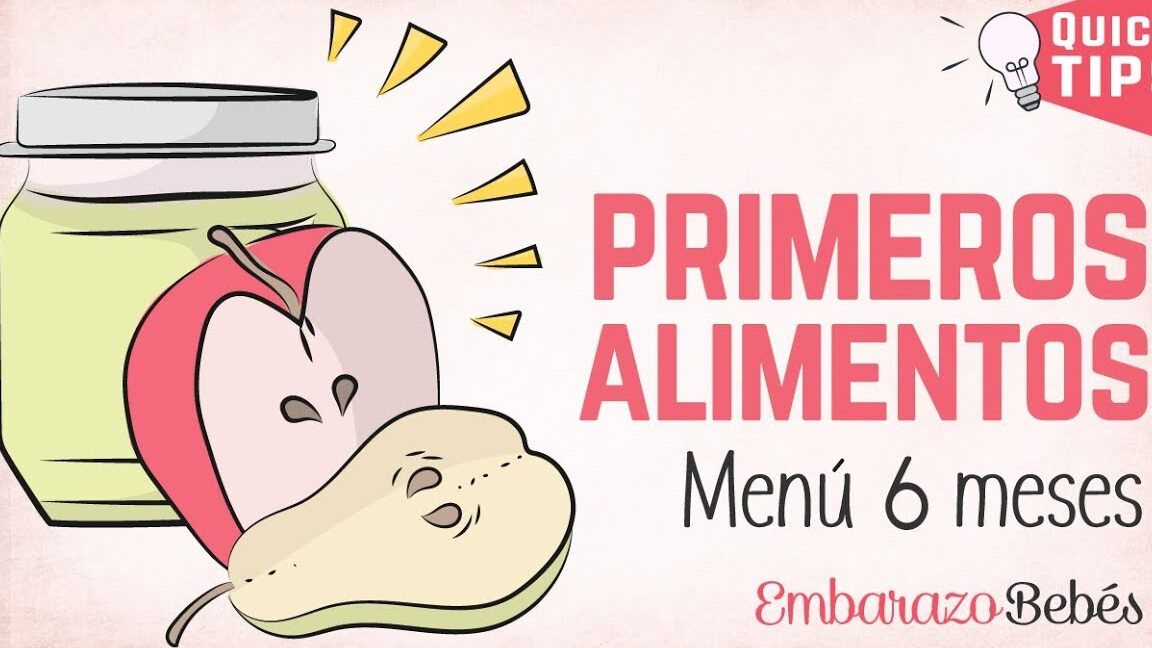 Ilustración de un tarro de papilla y frutas junto al texto Primeros alimentos y menú 6 meses: guia completa que comen los bebes de 6 meses para empezar con papillas.