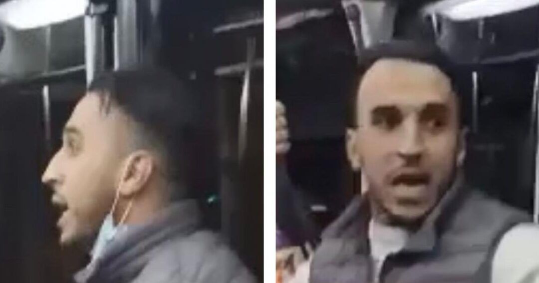 Hombre alterado en transporte público con mascarilla baja mostrando gestos enfadados, insultar a un policia oficial puede llevarte a la carcel descubre las consecuencias aqui