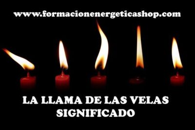 Cinco velas rojas con llamas variadas sobre fondo negro, imagen de llama vela 2.
