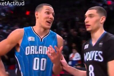 Dos jugadores en la cancha, uno con camiseta azul "Orlando" y otro con camiseta negra "Wolves", en los 10 mejores momentos del concurso de clavadas de gordon y lavine