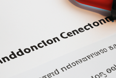 Candado rojo sobre un documento que sugiere que necesitas renovar un certificado caducado aqui te contamos como hacerlo