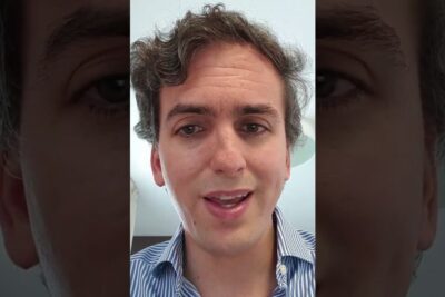 Primer plano de rostro masculino con mirada directa etiquetado como ojo rojo 1.