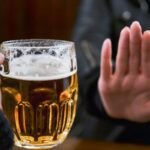 ¿Puedo beber alcohol si estoy tomando antibióticos? Descubre qué pasa si los combinas