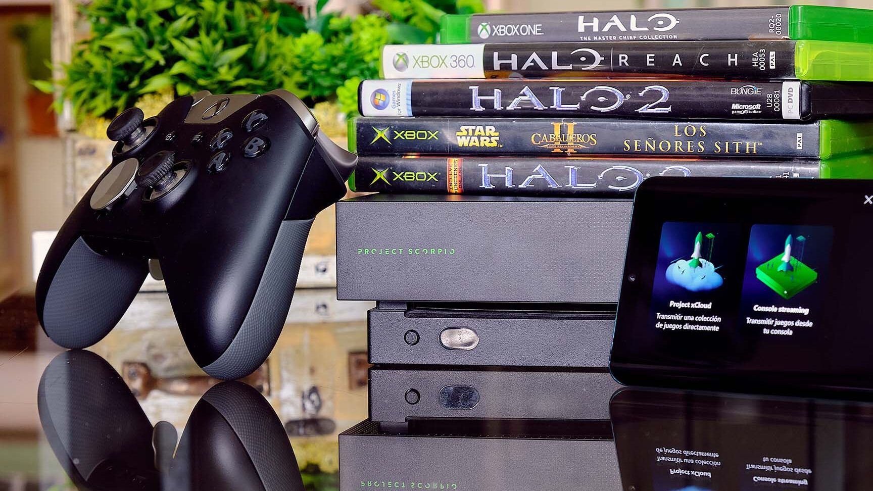 Mando de Xbox, consolas apiladas y juegos Halo en imagen que plantea puedo jugar en mi xbox 360 sin disco duro descubre la respuesta aqui.