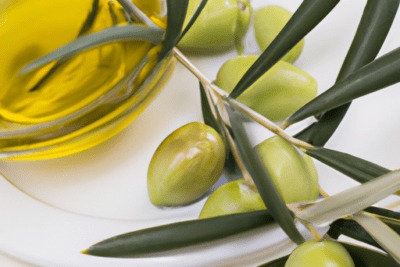 Rama de olivas verdes junto a un cuenco de aceite de oliva brillante, puedo usar aceite de oliva caducado realmente es seguro