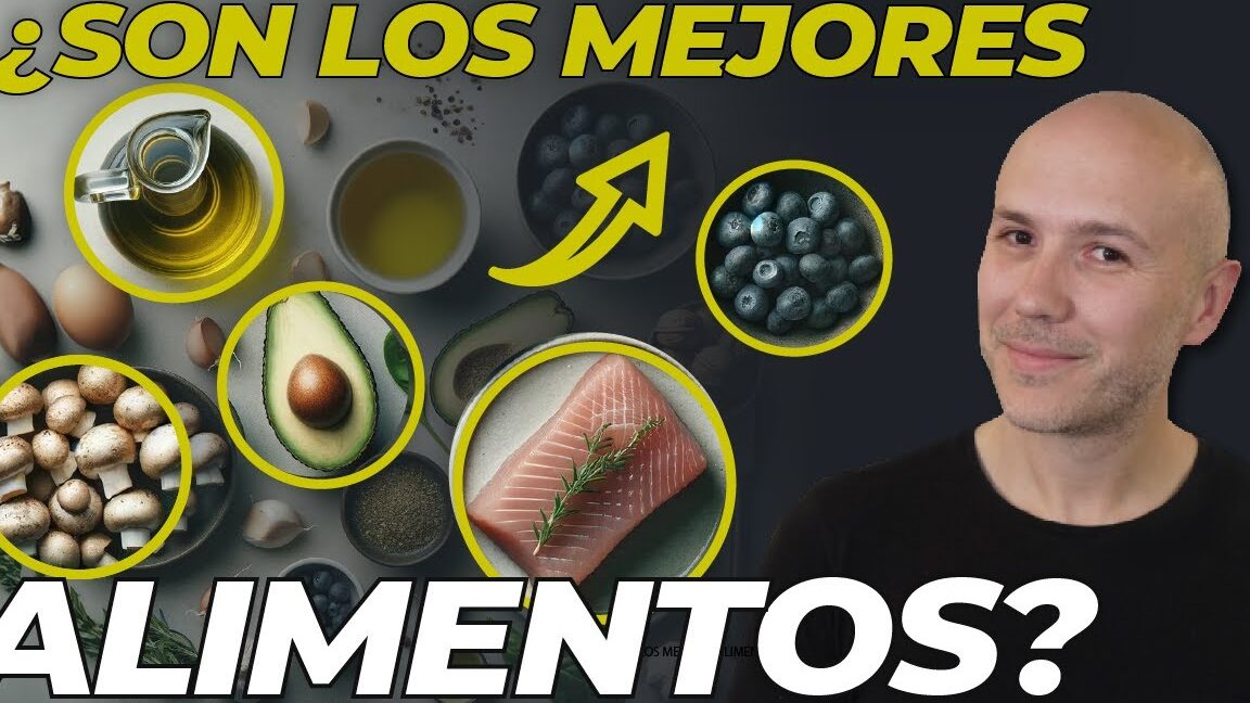 Miniatura con setas, aguacate, salmón, arándanos y aceite junto a retrato que comen los hongos descubre su impresionante dieta y funciones en la naturaleza