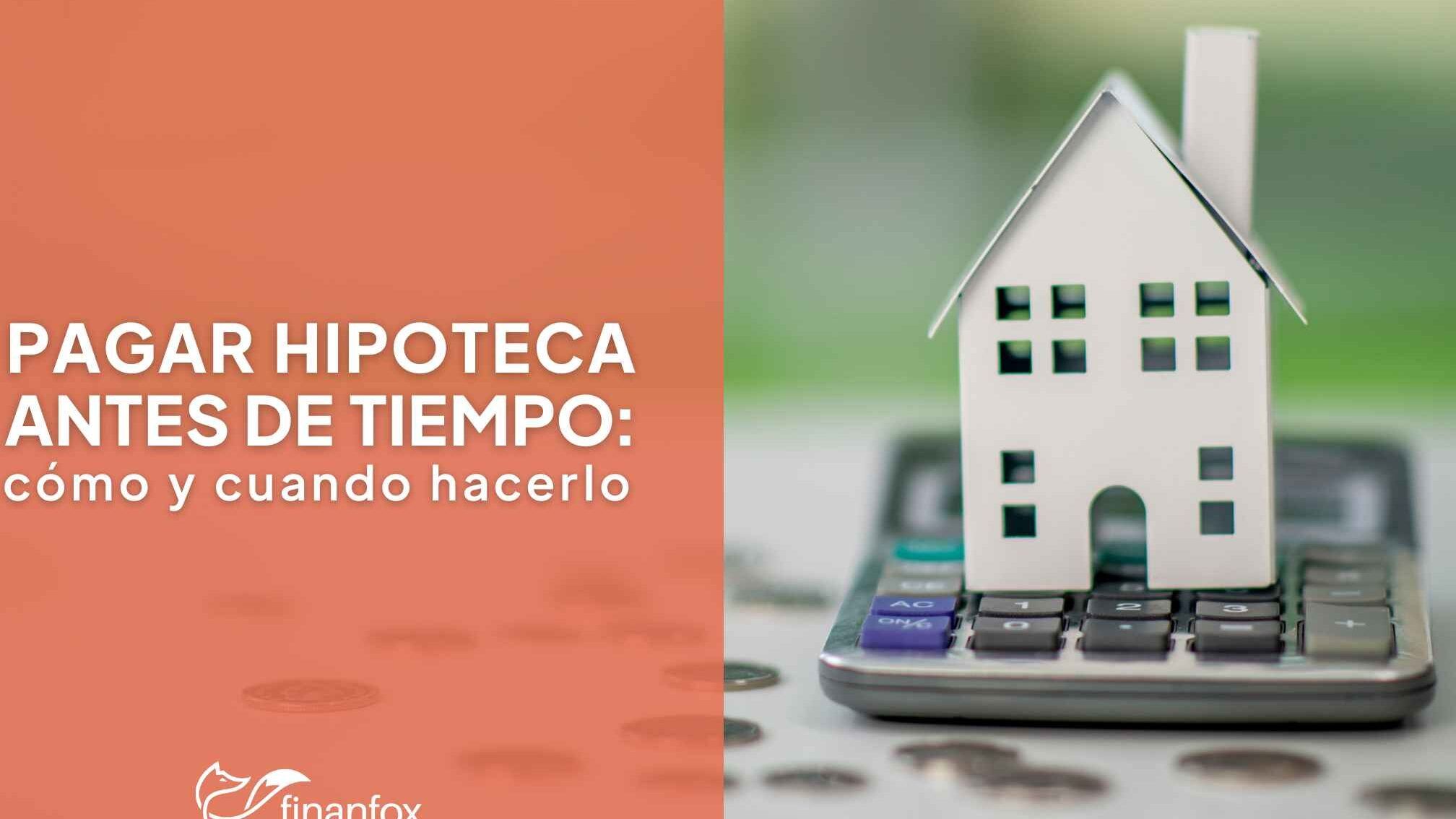Casa de juguete sobre una calculadora con monedas ilustrando que consecuencias tiene ingresar mucho dinero en mi cuenta hipoteca