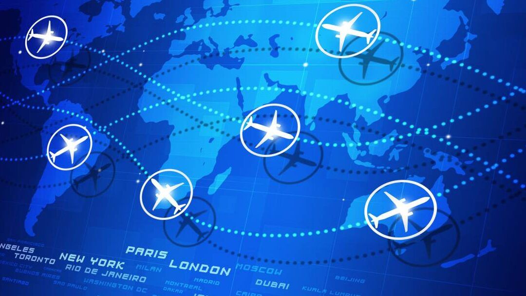 Mapa mundial azul con iconos de aviones y rutas que es el jet lag en las personas descubre sus sintomas y como prevenirlo