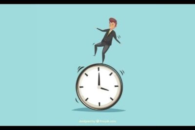 Ejecutivo equilibrándose sobre un reloj grande que es la gestion del tiempo eficaz