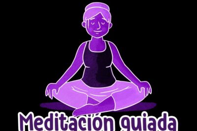 Ilustración morada de una persona sentada en postura de loto con ojos cerrados que es la meditacion guiada