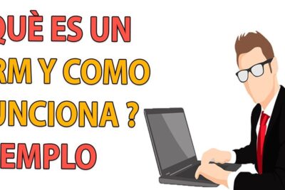 Ilustración de un profesional con portátil y texto informativo sobre que es un crm y para que sirve.