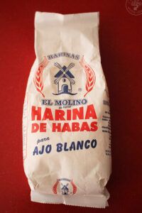Bolsa de harina de habas para ajo blanco mostrando el envase y la etiqueta, ideal para receta facil de ajoblanco con harina de habas refrescante y delicioso.