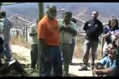 Grupo en un taller práctico sobre vermicompostaje mostrando técnicas y secretos sobre la alimentacion de la lombriz descubre que comen y como nutrir a estos pequenos trabajadores del suelo