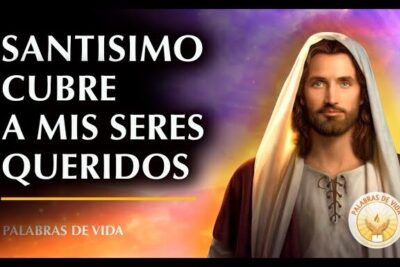 Figura religiosa iluminada junto a un mensaje de protección para seres queridos