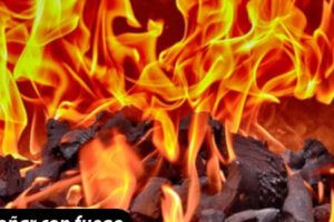 Llamas amarillas y naranjas sobre brasas ardientes significado de sonar con fuego encuentra respuestas a tus suenos