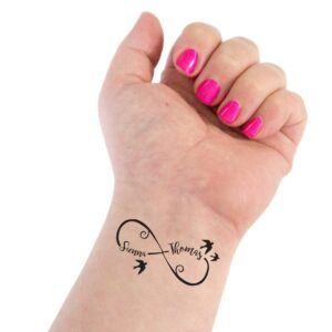 Tatuaje infinito en muñeca con aves y nombres, significado del tatuaje de infinito en el pie todo lo que debes saber 1