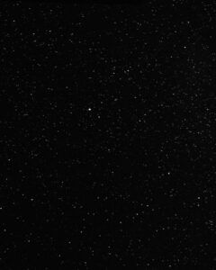 Imagen de cielo nocturno estrellado evocando el significado piscis zodiaco caracteristicas personalidad y la conexión con la constelación