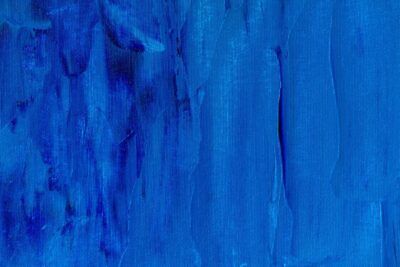 Textura pictórica en tonos azules con pinceladas visibles que sugieren calma, profundidad y armonía, significado simbolismo color azul descubre.