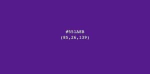 Muestra visual del significado y caracteristicas del color lavanda grisaceo en un fondo violeta intenso con texto central contrastante.