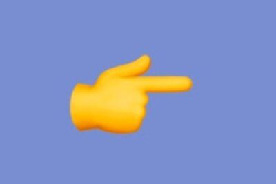 Significado y explicacion del emoji que significa mano amarilla apuntando a la derecha sobre fondo azul como gesto de indicar