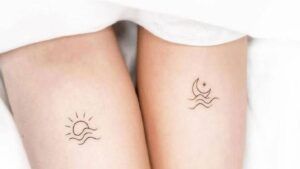 Tatuajes lineales minimalistas con sol y luna sobre olas, inspiración y significado y simbolismo de un tatuaje de escorpion en el hombro 1