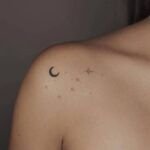 Significado y simbolismo de un tatuaje de luna y estrella en el pie