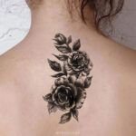 Significado y simbolismo de un tatuaje de rosa en el pie