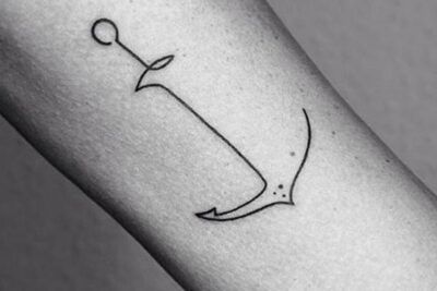 Significado y simbolismo del tatuaje de mar guia completa y relevante ancla minimalista en líneas finas sobre antebrazo