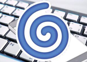Espiral azul superpuesta sobre teclado y smartphone, significado y uso del emoji todo sobre el emoji de computadora 1.