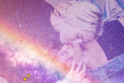 Pareja besándose con fondo galáctico y tonos morado-rosados, signos del zodiaco en el amor descubre su significado