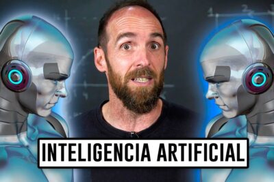 Hombre con barba y expresión sorprendida entre dos androides metálicos con auriculares futuristas que representan inteligencia artificial tA5cinv0U8 3