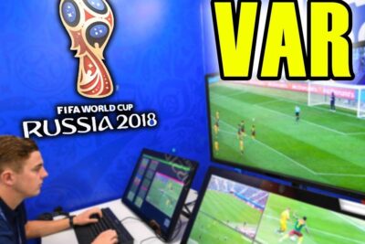 Sala de control con monitores y operador mostrando todo lo que necesitas saber sobre que significa var y la revisión de jugadas por video