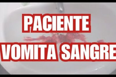 Lavabo con manchas rojizas y texto que indica que el paciente vomita sangre 1