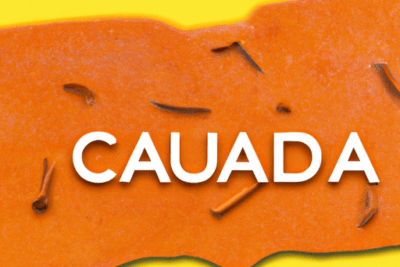 Cartel amarillo con tira naranja y la palabra CAUADA en letras blancas, sugerente para what does caducada mean in spanish a comprehensive explanation